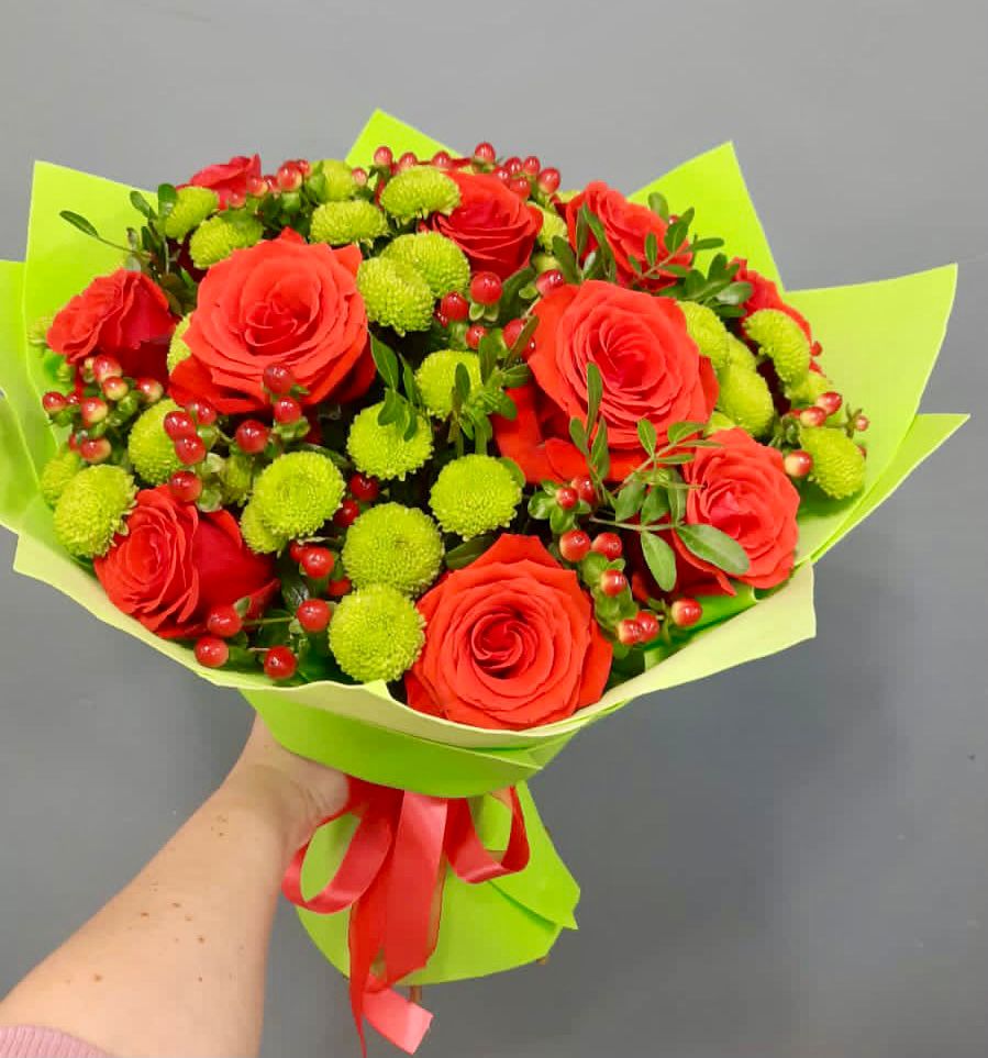 Букет цветов из: Хризантемы и Розы в Ленинских Горках