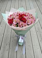 Букет цветов из:  Альстромерии в Ленинских Горках