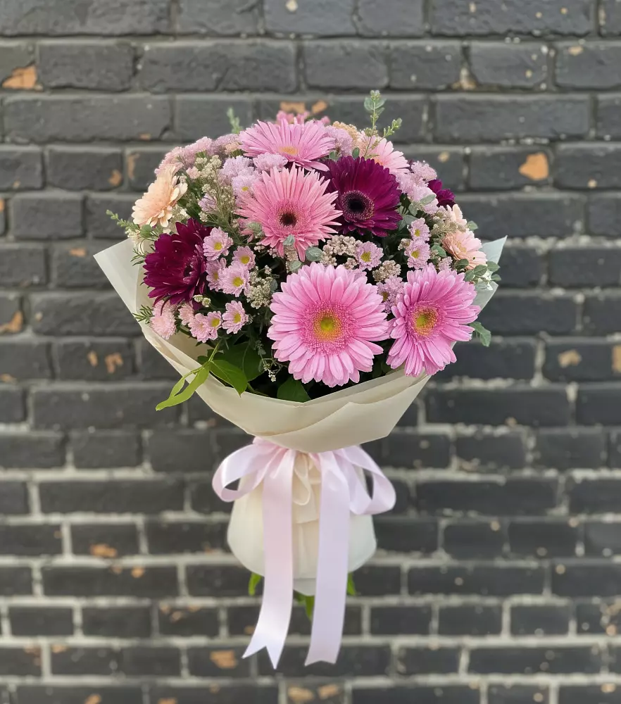 Букет цветов из: Герберы и Хризантемы в Ленинских Горках