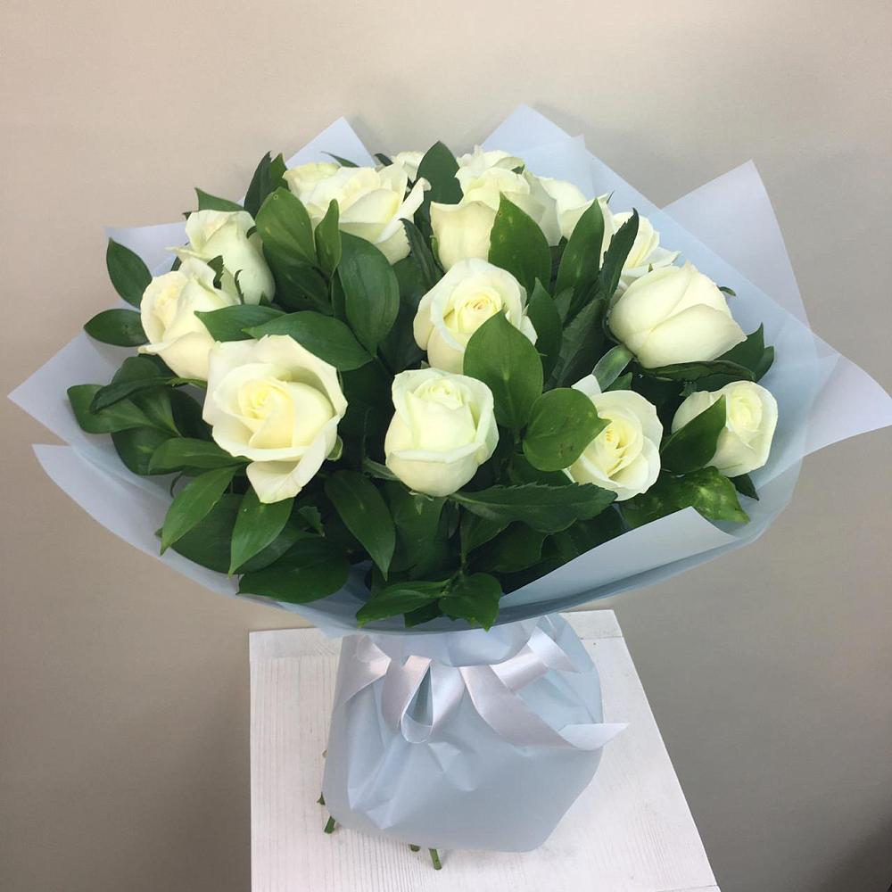 Букет 15 Белых роз Проуд в Ленинских Горках