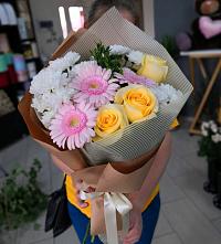 Букет цветов из:  Герберы, Розы и Хризантемы в Ленинских Горках