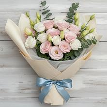 Букет цветов из:  Лизиантусы в Ленинских Горках