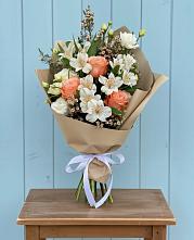 Букет цветов из:  Альстромерии, Лизиантусы, Розы и Хризантемы #REPLACE_PRED# Ленинских Горках