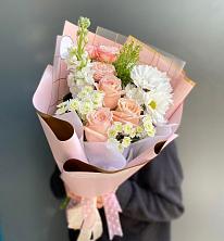Букет цветов из:  Хризантемы и Розы в Ленинских Горках