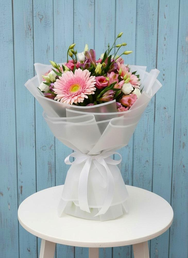 Букет цветов из: Герберы, Альстромерии и Лизиантусы в Ленинских Горках