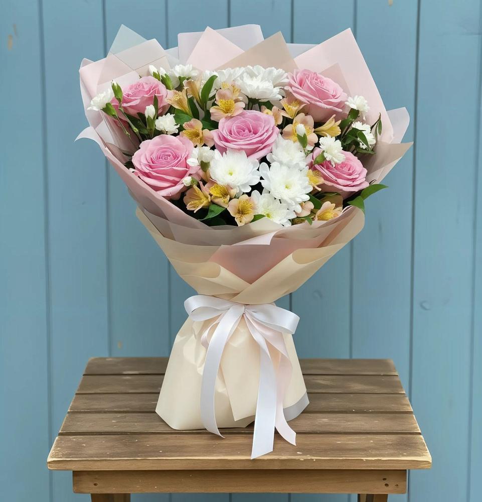 Букет цветов из: Гвоздики, Орхидеи и Розы в Ленинских Горках