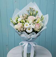 Букет цветов из:  Розы и Лизиантусы в Ленинских Горках