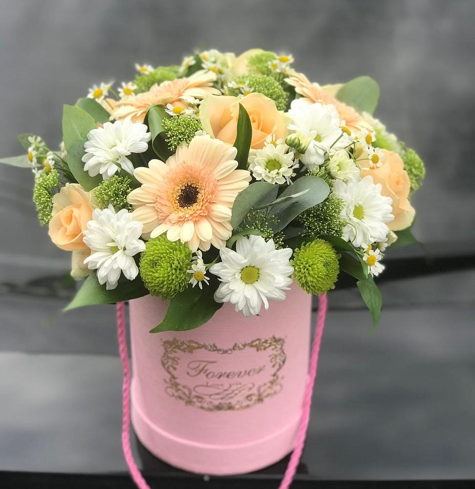 Цветочная композиция из Розы, Герберы и Хризантемы в шляпной коробке в Ленинских Горках