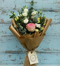 Букет цветов из:  Розы и Лизиантусы в Ленинских Горках
