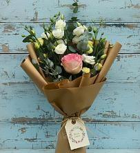 Букет цветов из:  Розы и Лизиантусы в Ленинских Горках