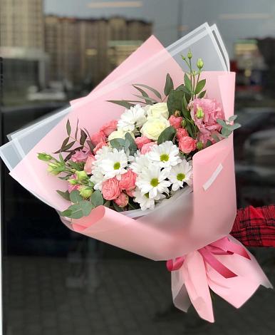 Букет цветов из: Розы, Лизиантусы и Хризантемы в Ленинских Горках