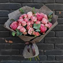 Букет цветов из:  Розы в Ленинских Горках