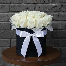 Цветочная композиция из Розы в шляпной коробке в Ленинских Горках