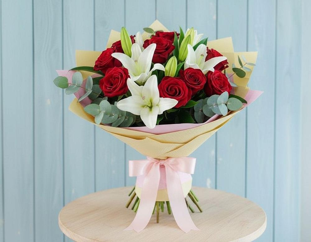 Букет цветов из: Лилии и Розы в Ленинских Горках